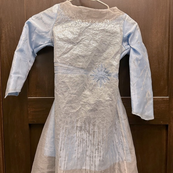 Disney Frozen 2 Elsa Adventure Dress up light up Halloween Costume 4-6 - Picture 1 of 4